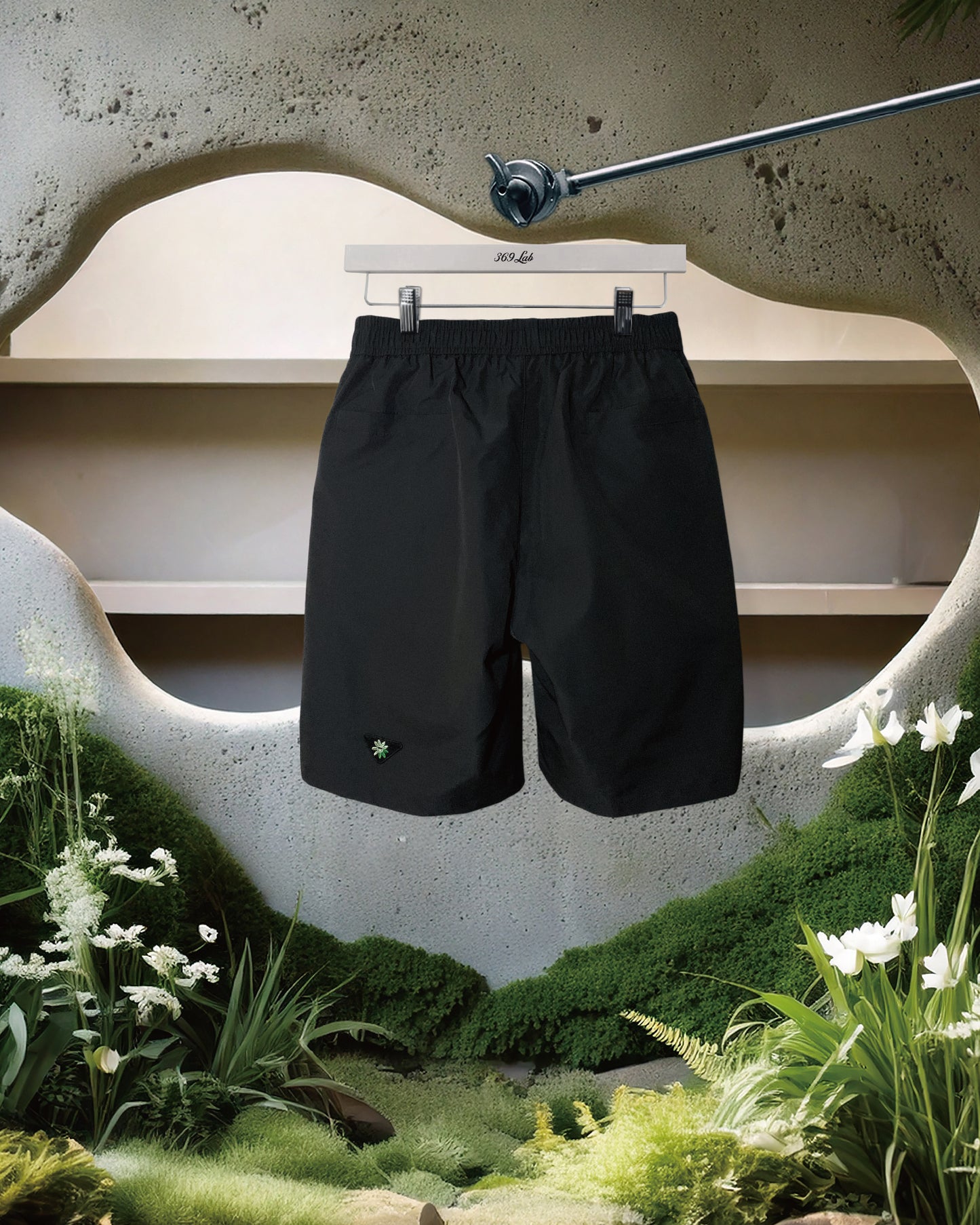 TRIANGLE PATCH LOOSE SHORTS