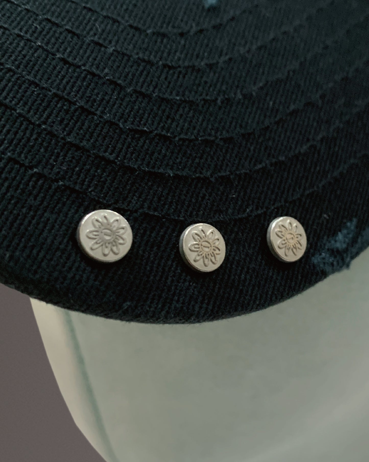 BABY FLOWER STUDS CAP